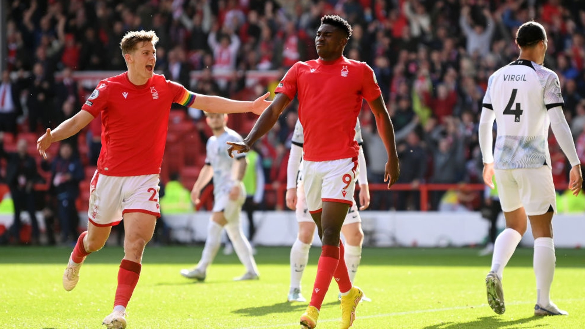 表现背后 表现背后